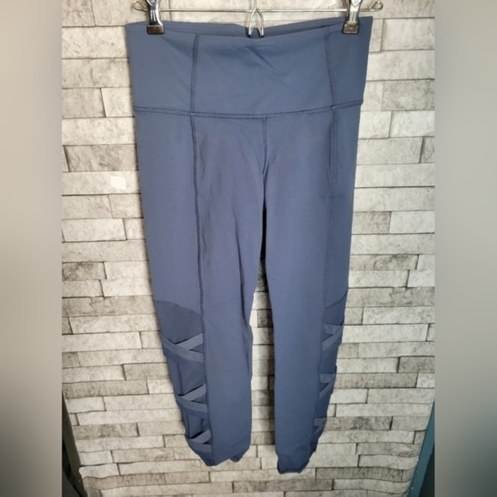 Athleta size XS 3/4 length blue leggings mesh sides